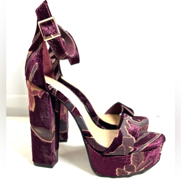 *NIB* Bamboo Ankle Strap Block Heels - Picture 5 of 7